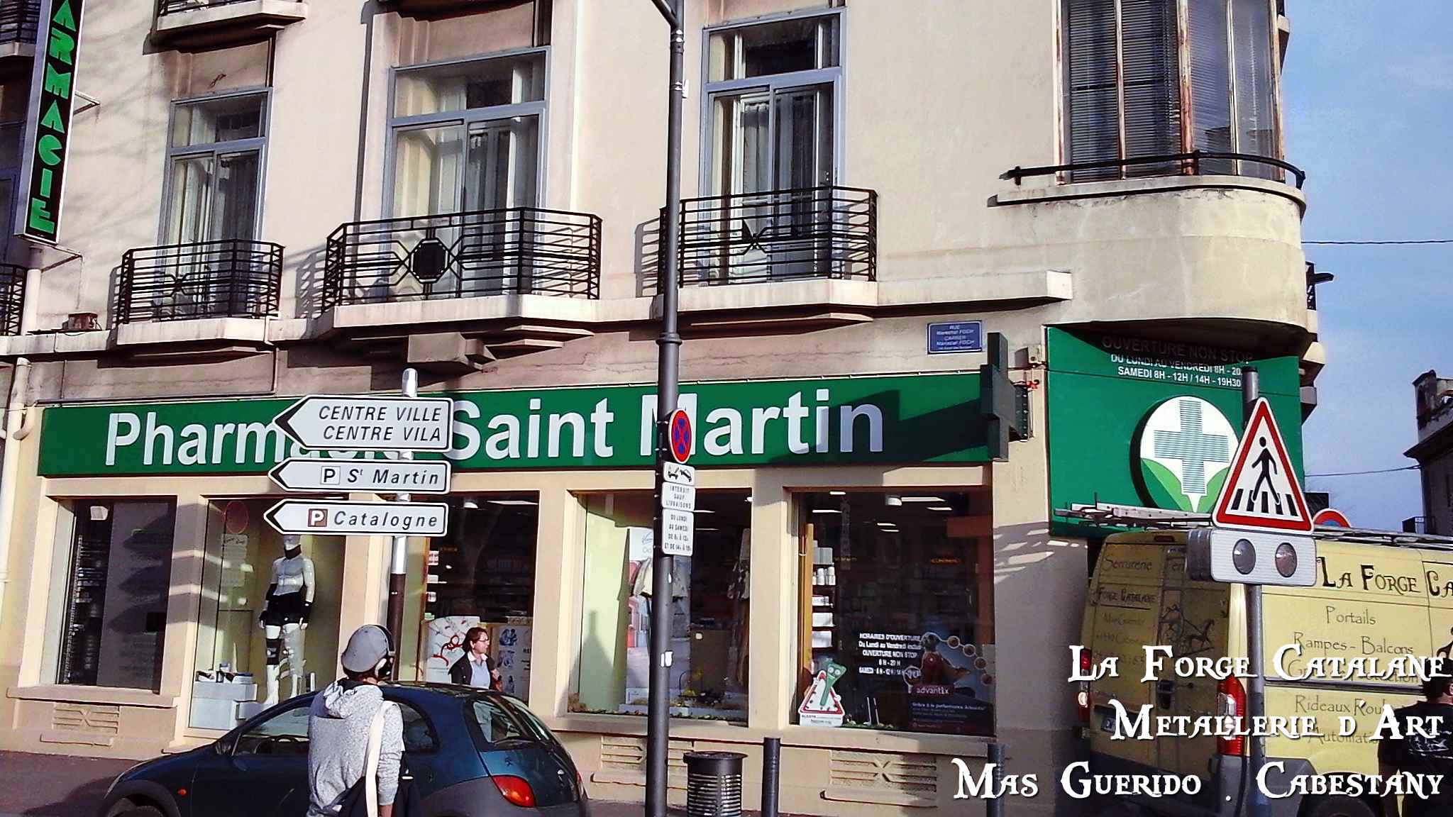 enseigne pharmacie decoupe laser plexi blanc 3 forge catalane.jpg